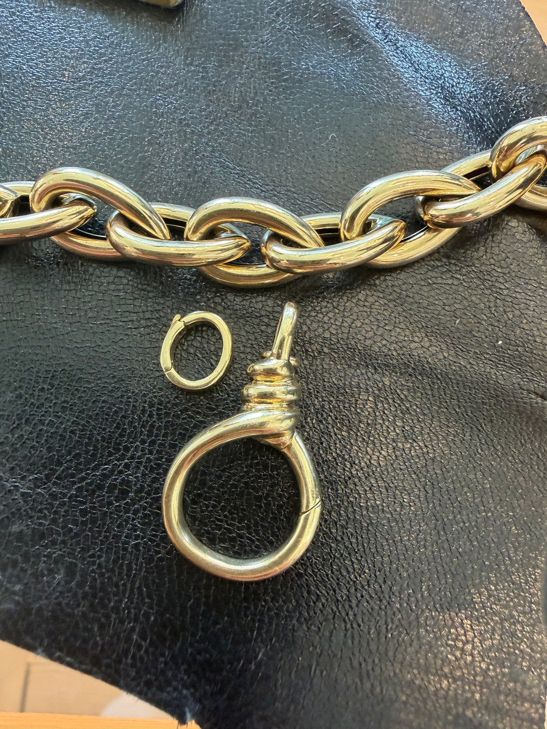 Eterne Charm Holder