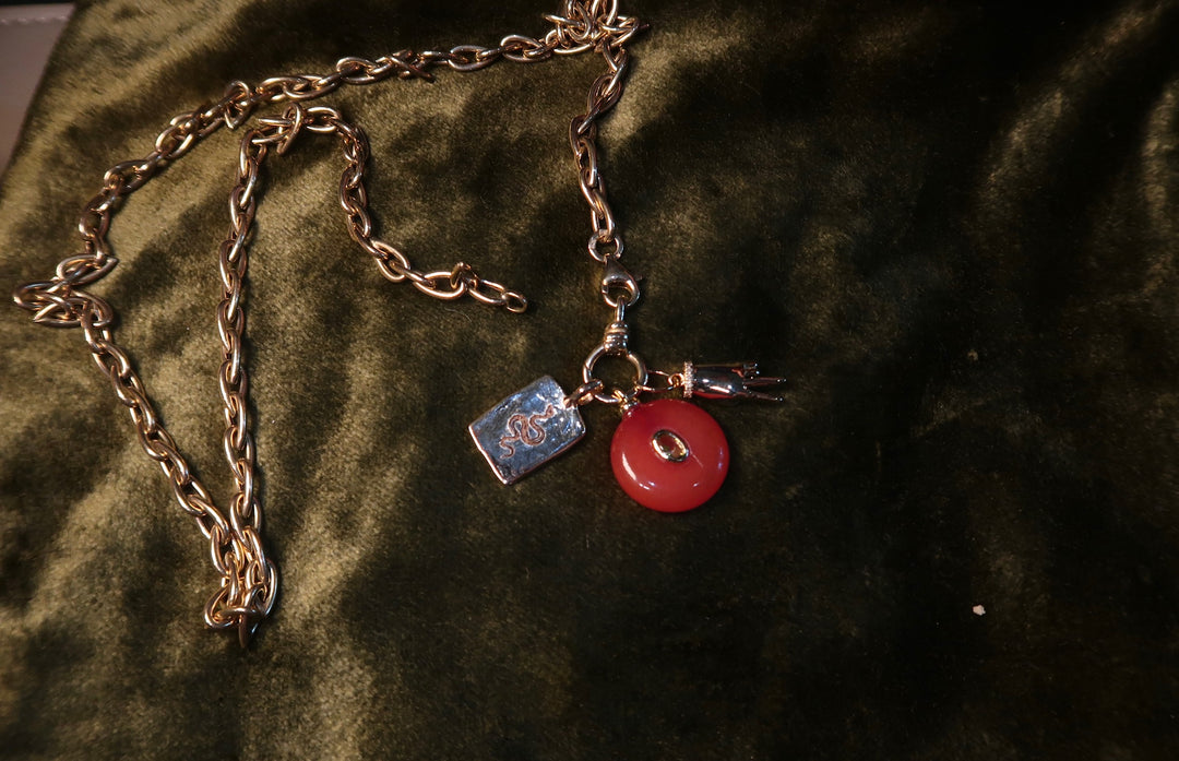 Eterne Charm Holder